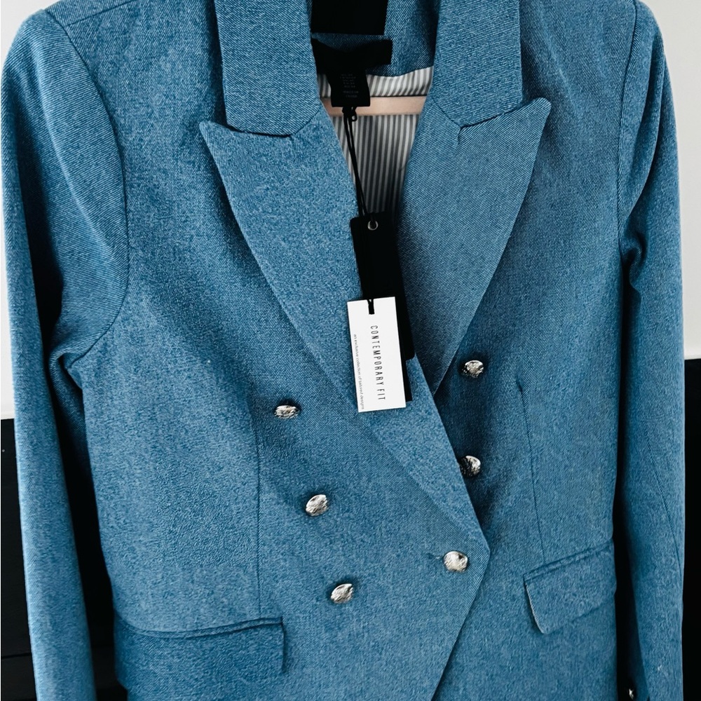 Elegant Blue Double-Breasted Women's Blazer